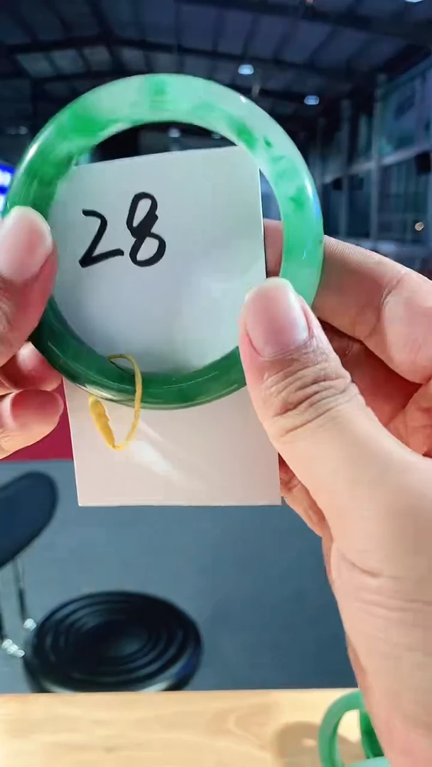 石英质玉手镯未镶嵌63+