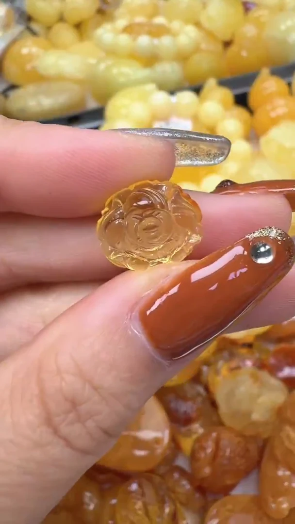 裸石琥珀未镶嵌如图