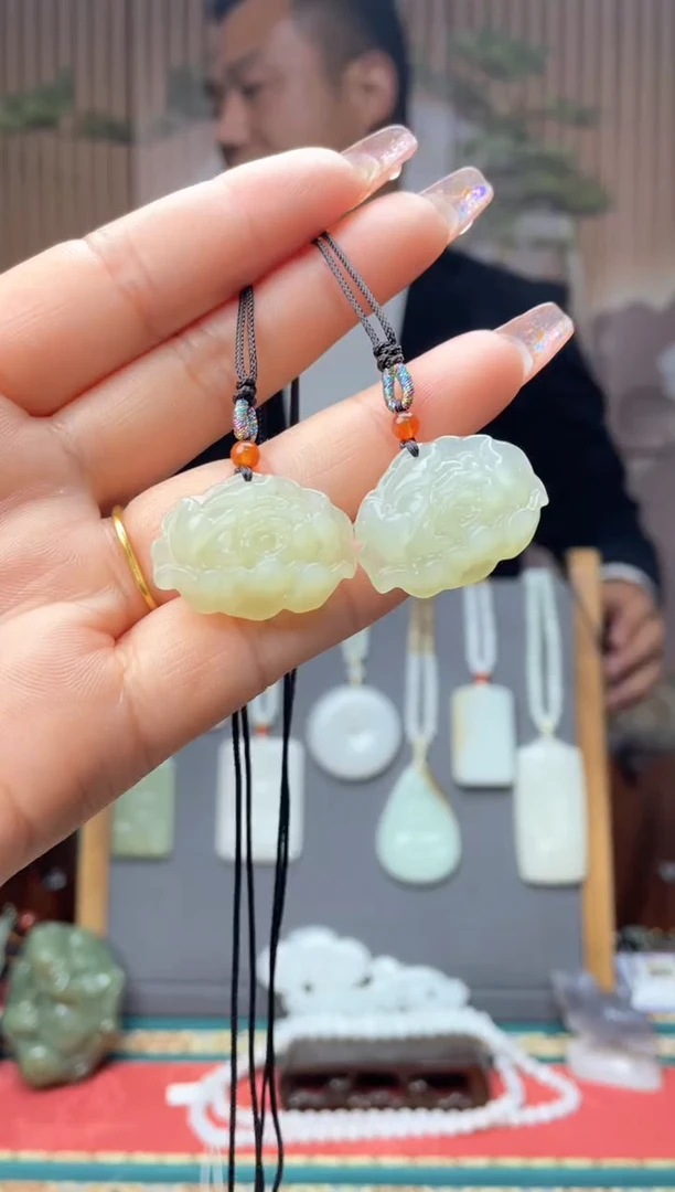 和田玉未镶嵌颈饰拍一发一