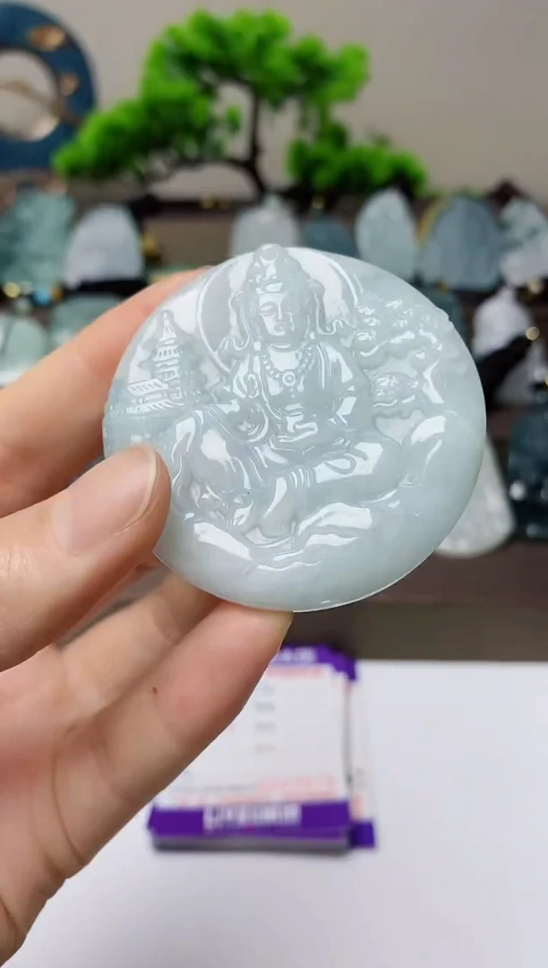 翡翠未镶嵌颈饰         