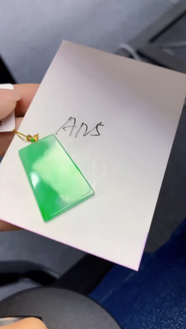 颈饰18K金镶嵌翡翠天然缅甸a货翡翠百元以上9元证书费自理