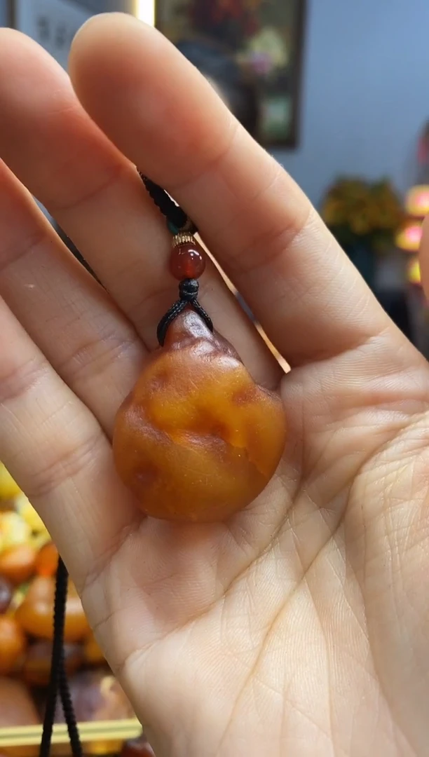 未镶嵌颈饰琥珀吊坠