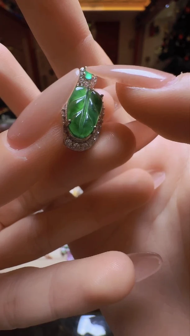 【闪购商品】翡翠吊坠(不含链)未镶嵌翡翠