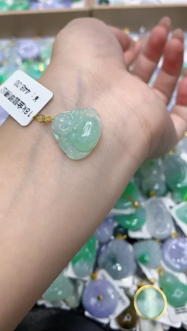 翡翠18K金镶嵌颈饰111111111