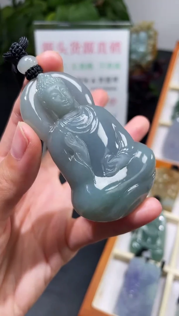 翡翠未镶嵌颈饰阿咪