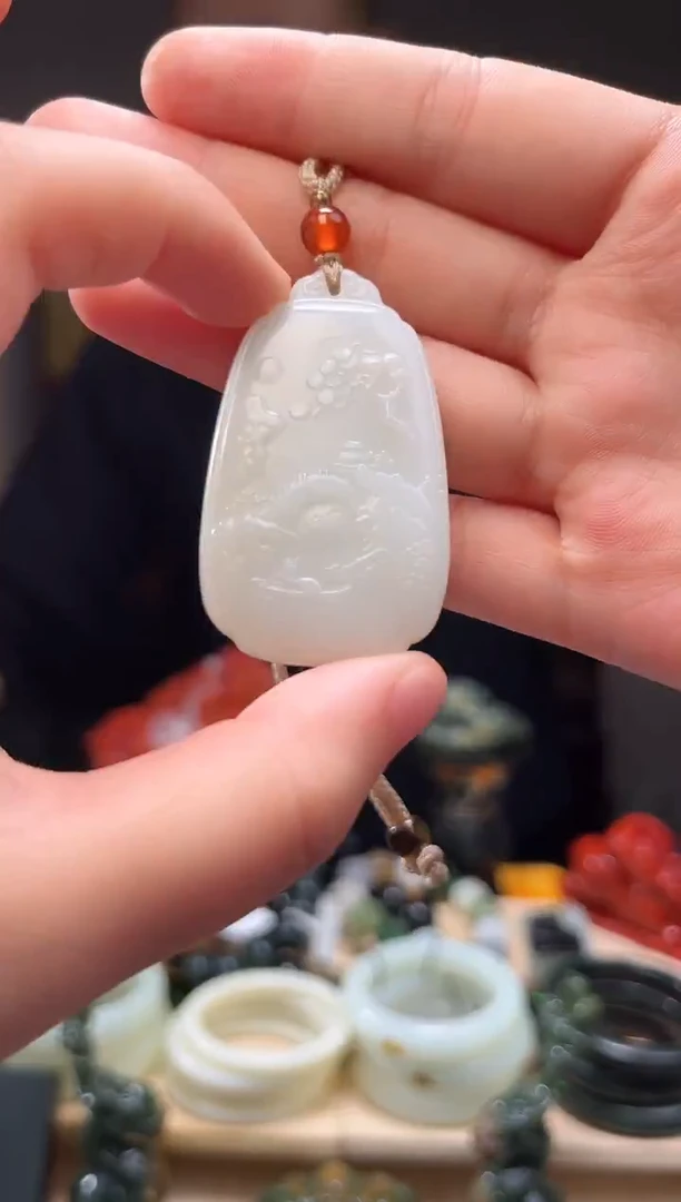 颈饰未镶嵌和田玉吊坠