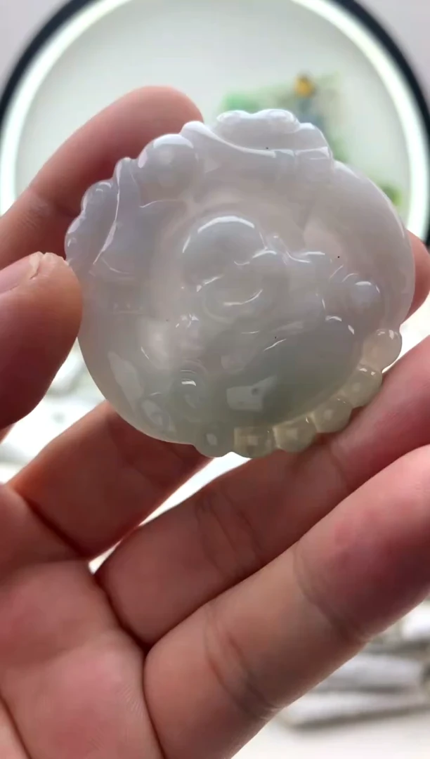 翡翠未镶嵌颈饰佛公