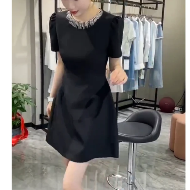 夏季时尚气质显瘦轻奢小黑裙收腰短款连衣裙
