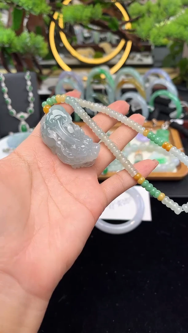 颈饰未镶嵌翡翠吊坠