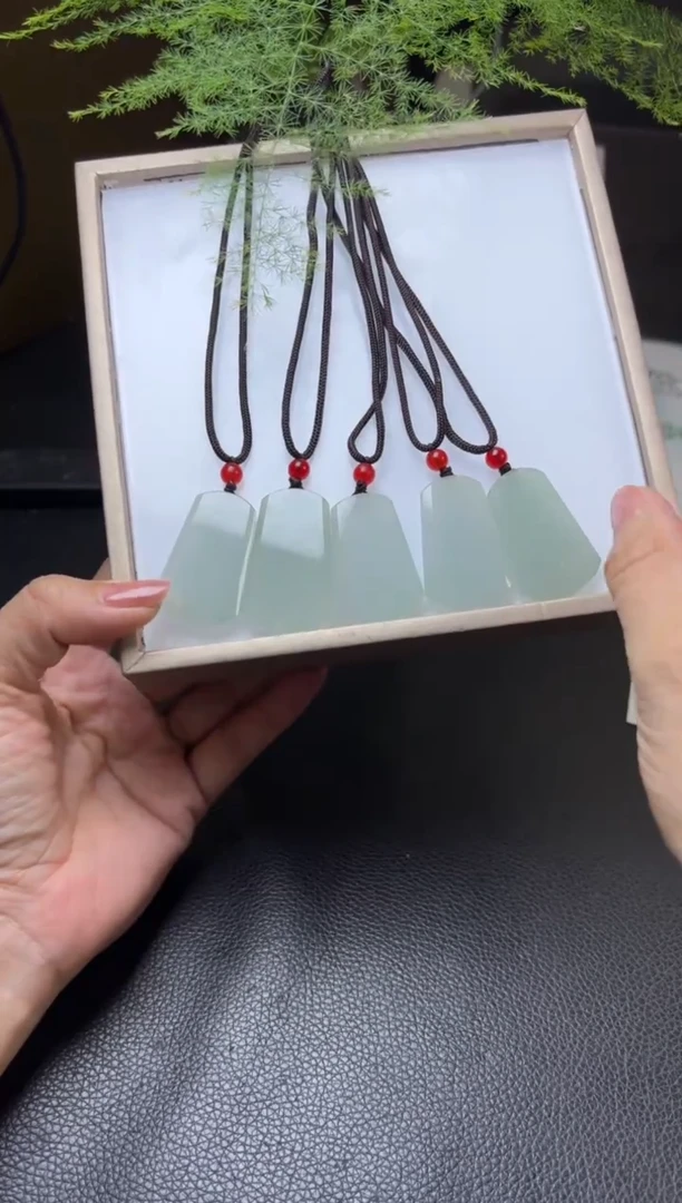 未镶嵌挂件翡翠多样性发一件R703122