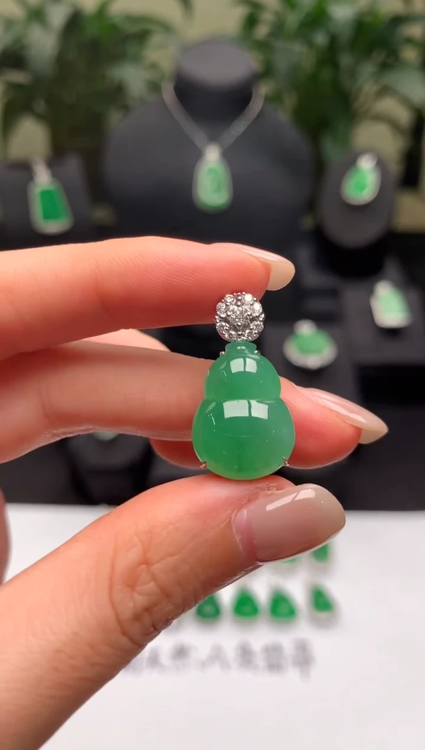 翡翠18K金镶嵌吊坠(不含链)葫芦
