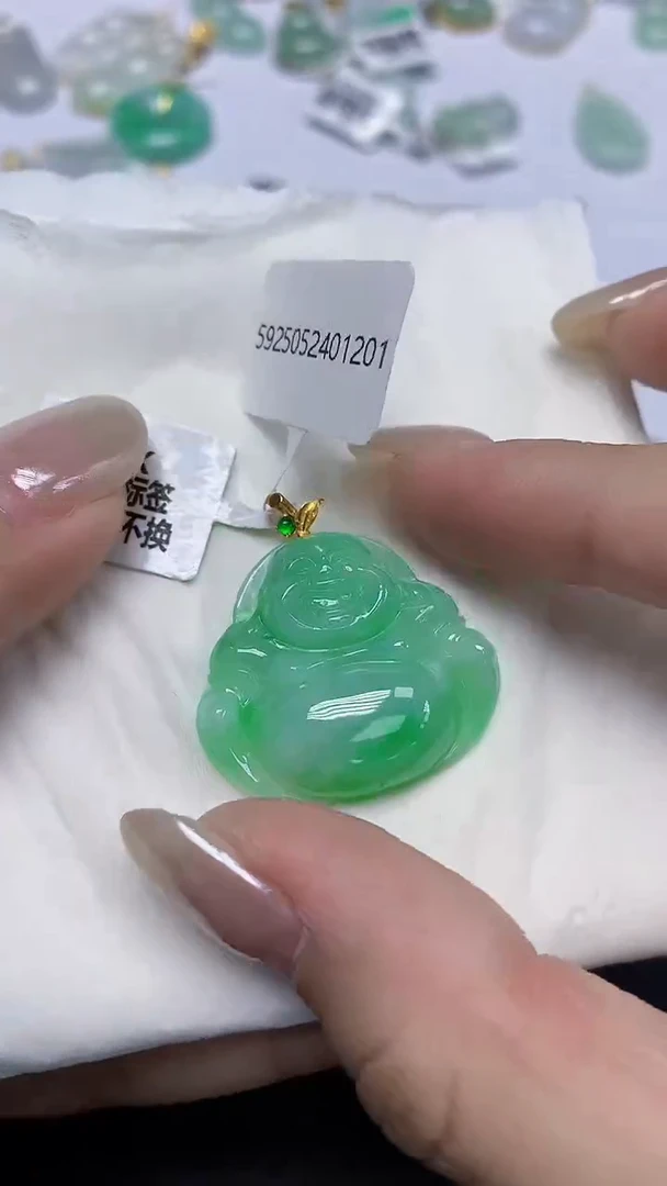 翡翠18K金镶嵌颈饰天然缅甸翡翠A货