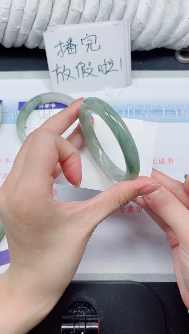 【闪购商品】石英质玉手镯未镶嵌370#52.3
