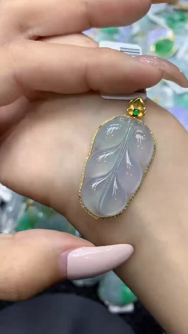 颈饰18K金镶嵌翡翠111111111111