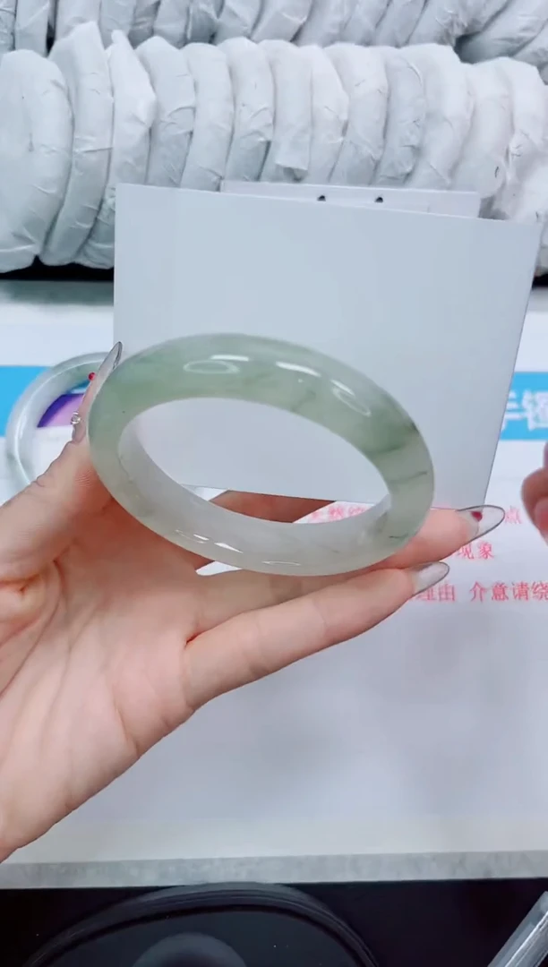 石英质玉手镯未镶嵌82