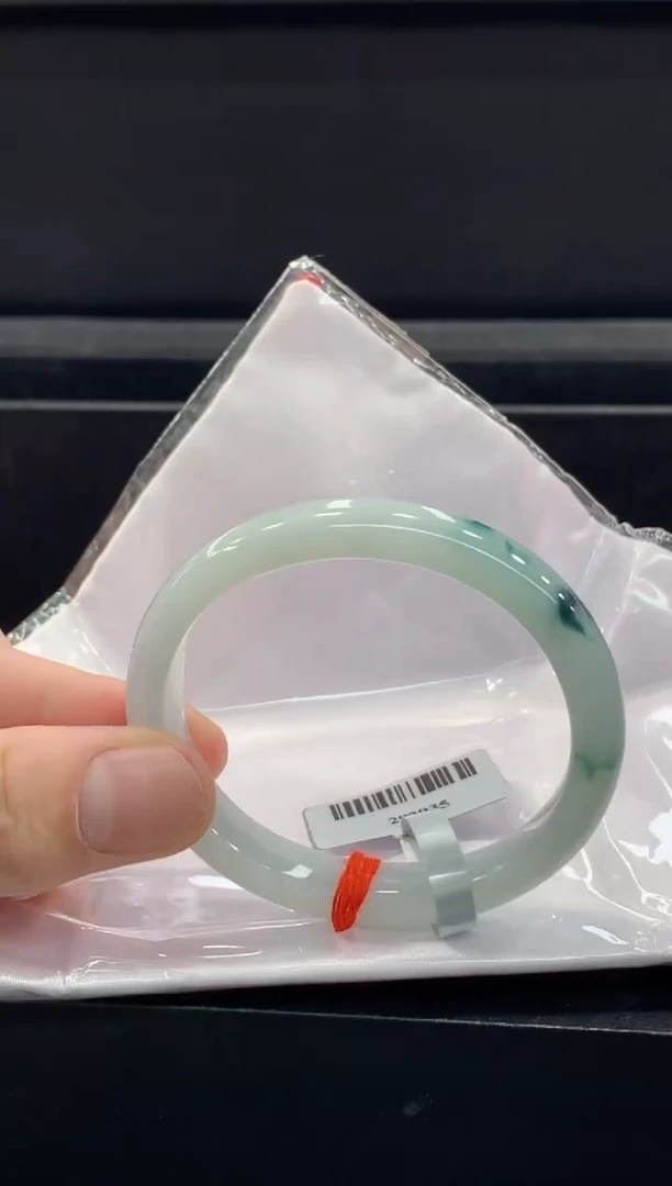 未镶嵌手镯（贵妃镯）翡翠手镯