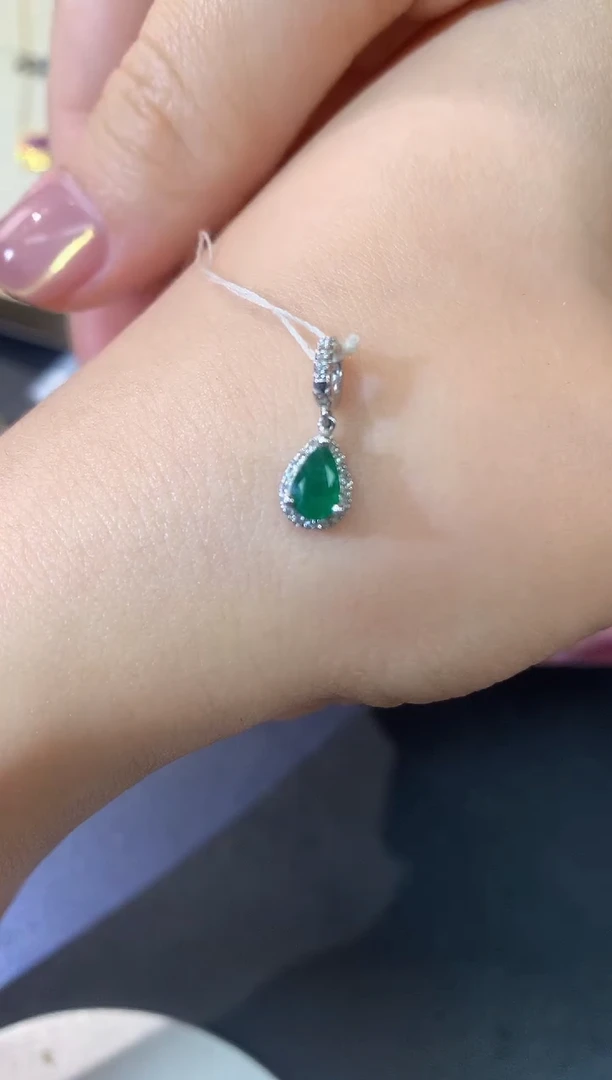 18K金镶嵌吊坠（不含链）祖母绿Q111|1580