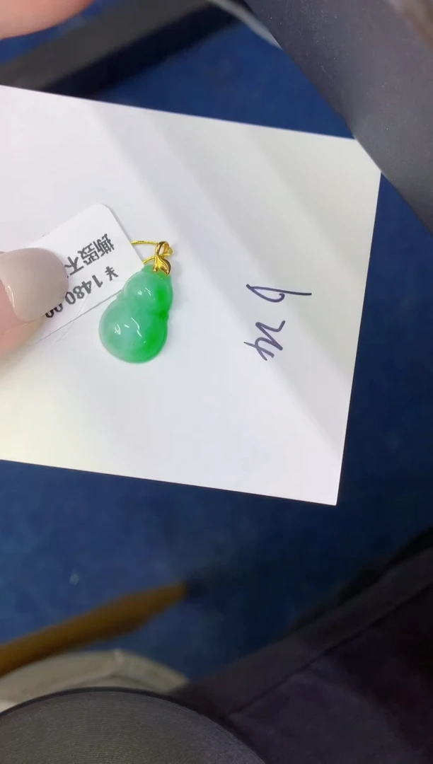 颈饰18K金镶嵌翡翠缅甸天然翡翠A货