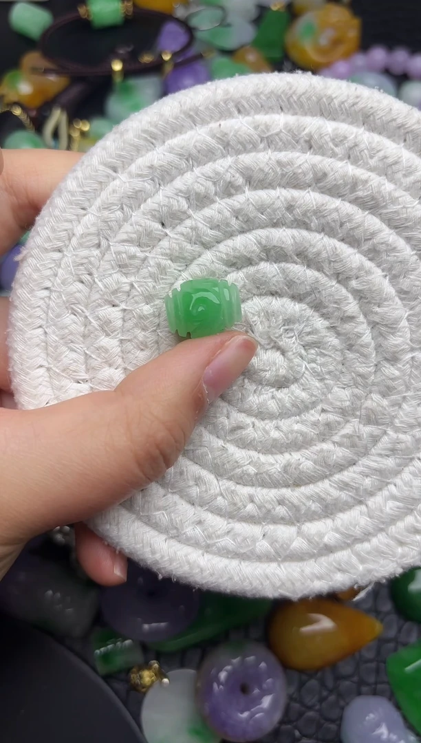 颈饰未镶嵌翡翠缅甸翡翠吊坠