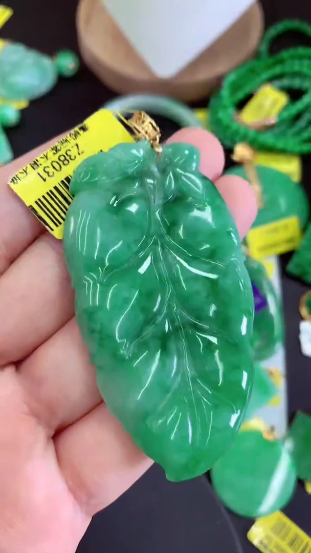 吊坠(不含链)18K金镶嵌翡翠挂件