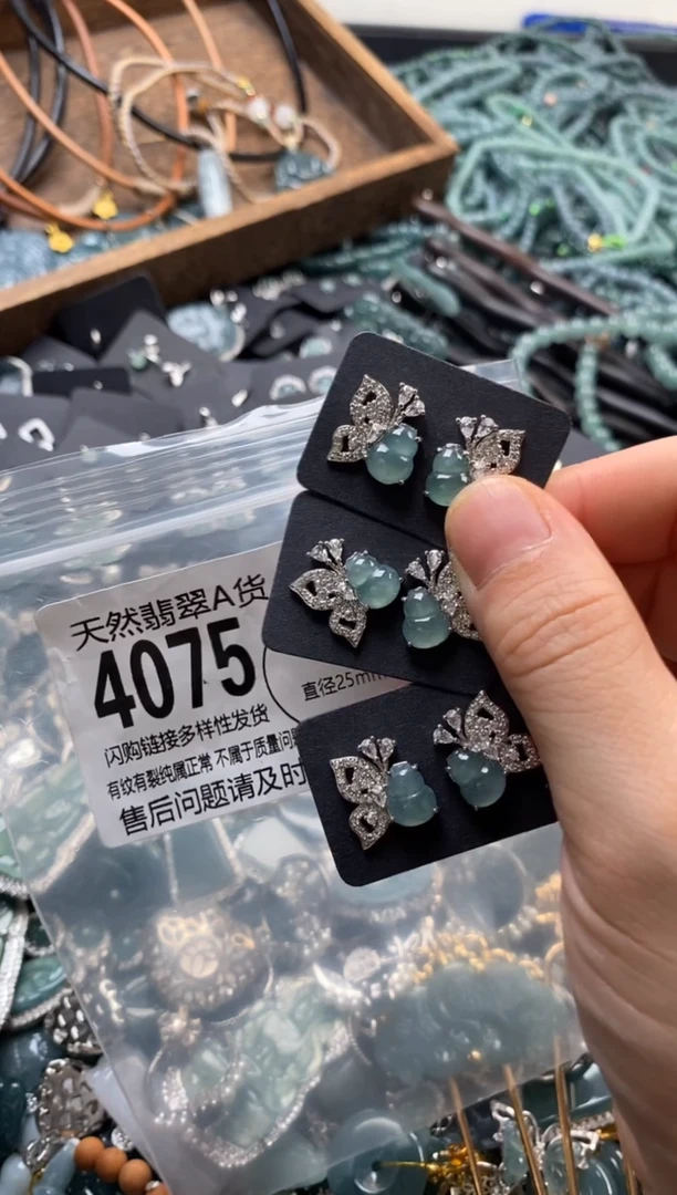 翡翠未镶嵌颈饰多样性发其一4075
