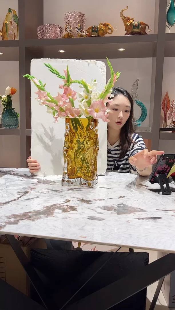 设计师款琥珀色花瓶