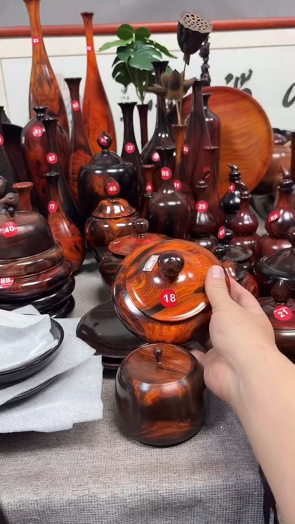 木空***:138加110大红酸枝罐子共2个