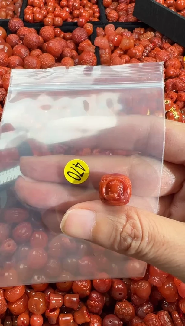 南红玛瑙未镶嵌颈饰1