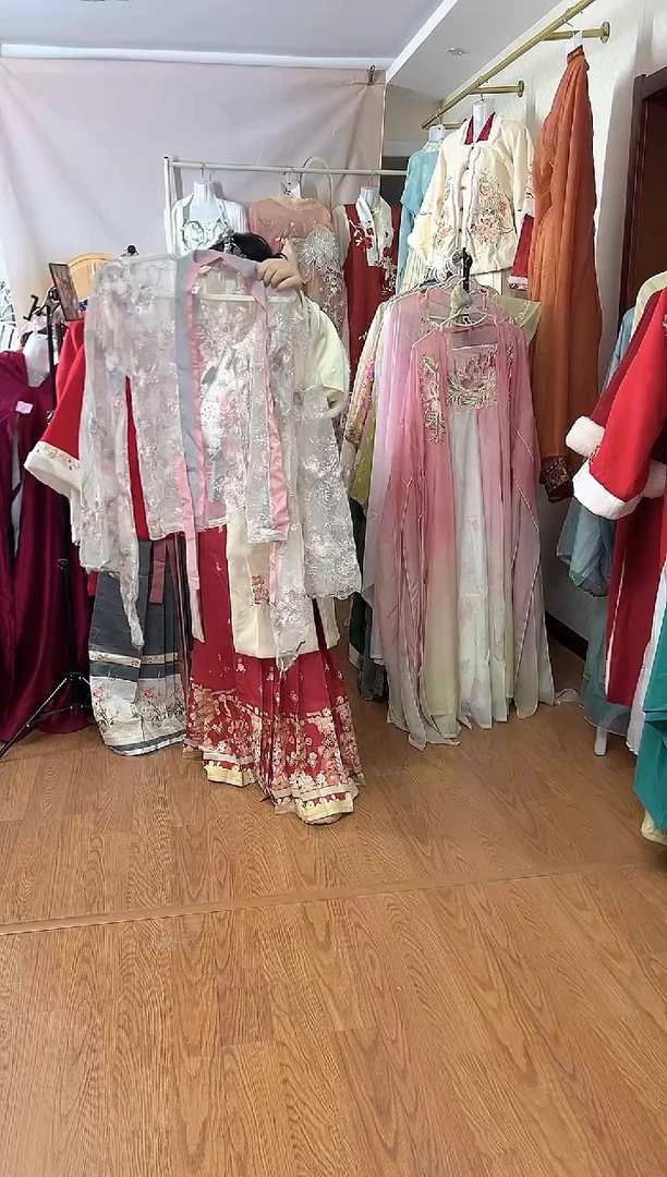 孤品汉服，品质特价，偶有微瑕，NO退NO换，介意勿拍