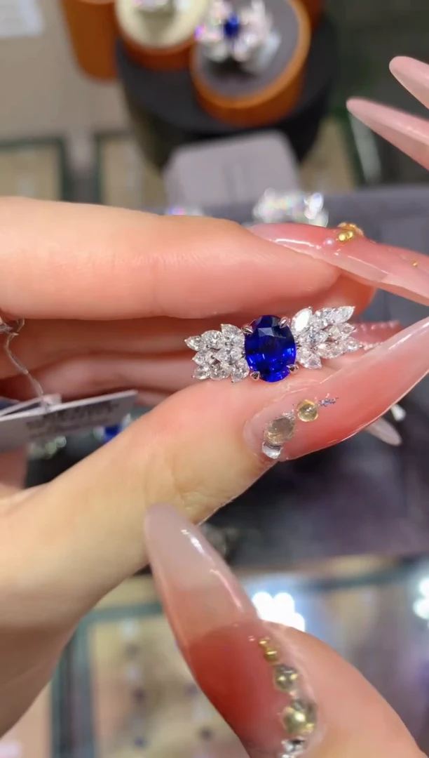 戒指蓝宝石18K金镶嵌2.03CT