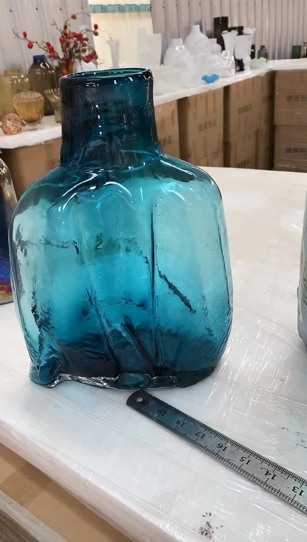 021人工吹制 会有黑点 气泡等现象