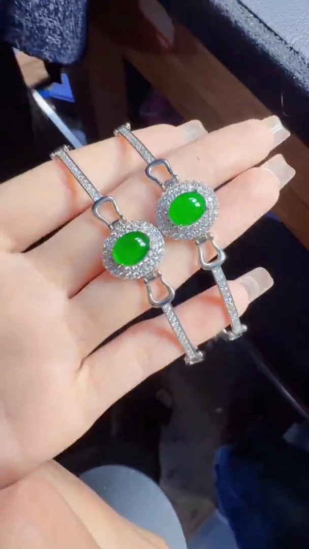 未镶嵌定制翡翠翡翠A货有轻微色差属于正常现象，手链多样性发货1