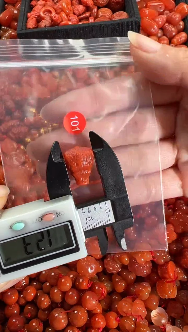 【闪购商品】南红玛瑙颈饰未镶嵌1