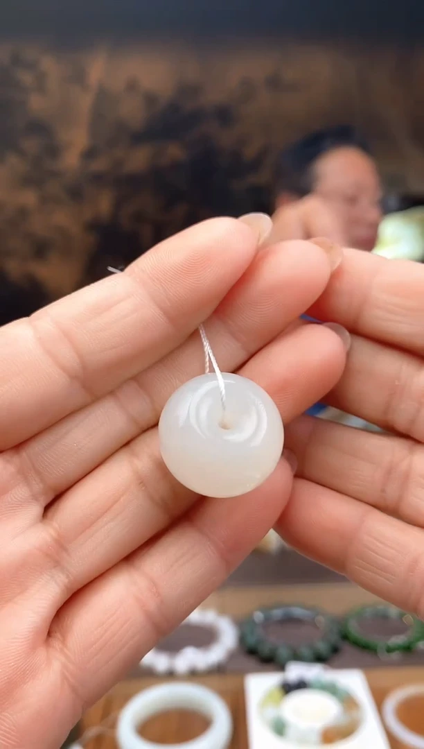 颈饰未镶嵌和田玉和田玉面包扣