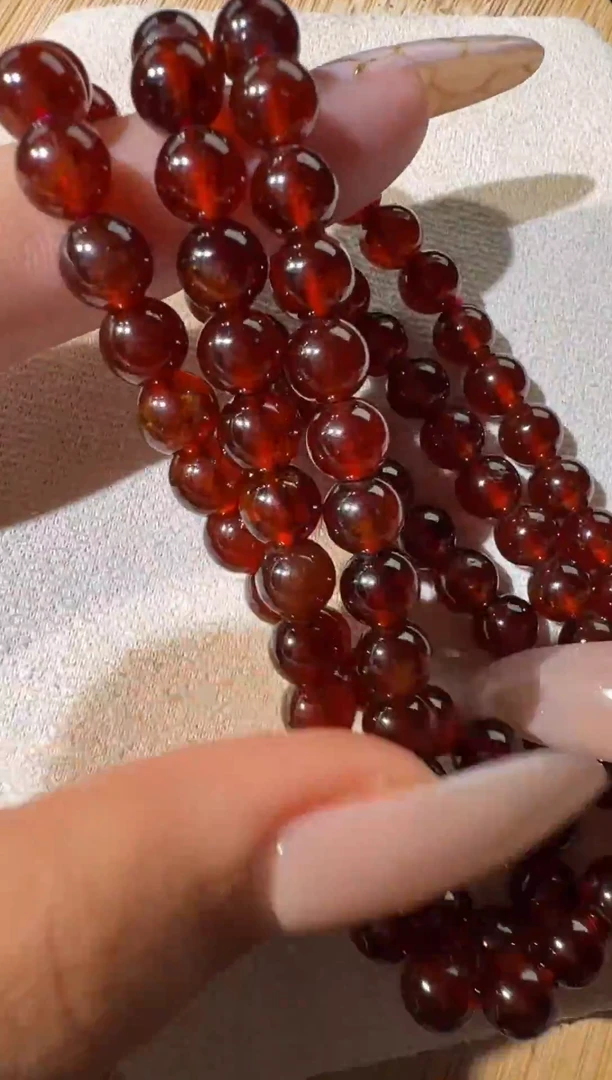 水晶摆件未镶嵌多圈石榴石手串