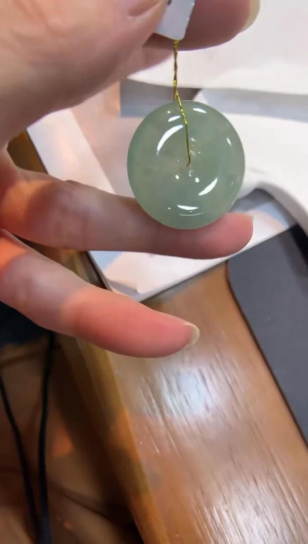 翡翠未镶嵌颈饰平安扣