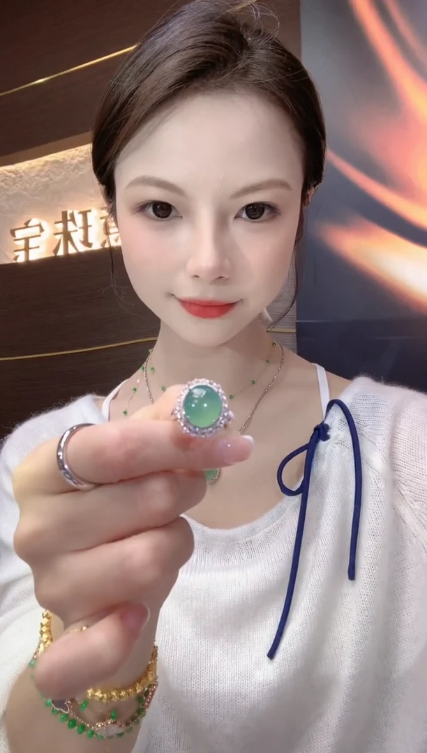 18K金镶嵌戒指翡翠A60