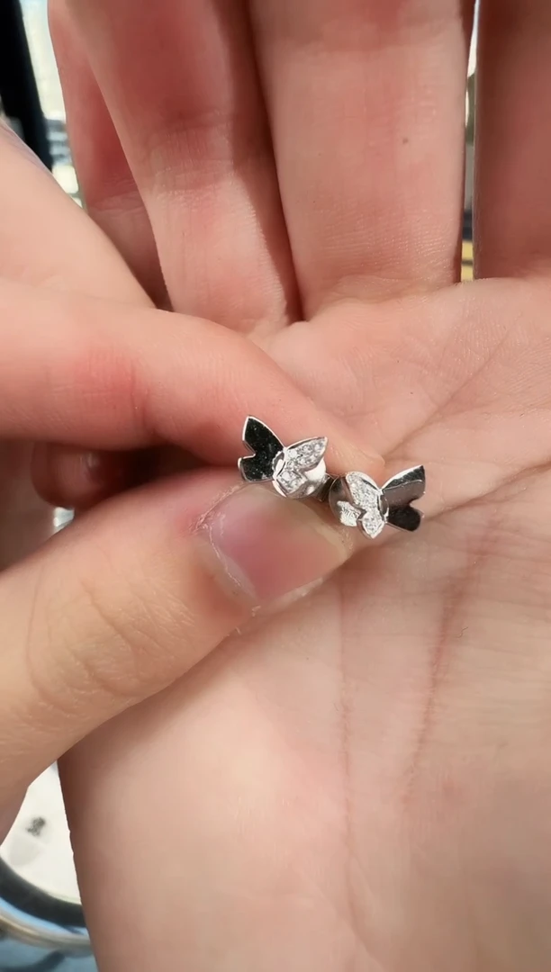 【闪购商品】钻石耳饰18K金镶嵌K白耳饰1.2g