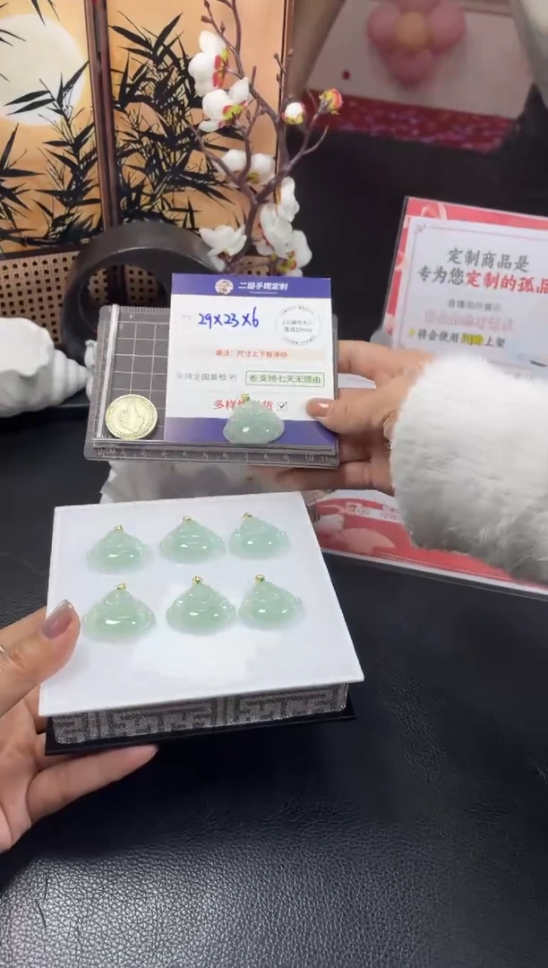 【闪购商品】翡翠挂件18K金镶嵌薄荷绿佛公FL16多样性发其一CP配绳