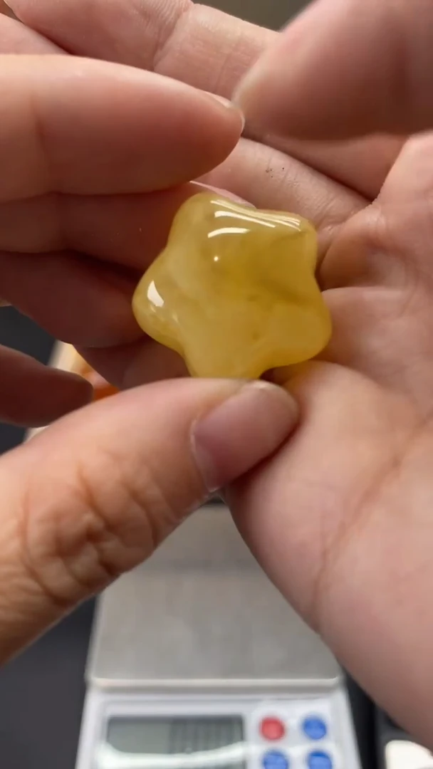 琥珀未镶嵌珠宝奇石989