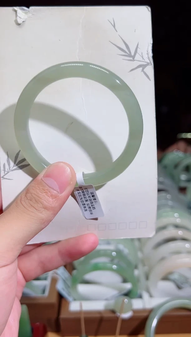 未镶嵌手镯和田玉56-57晴水