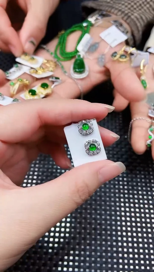 【闪购商品】翡翠耳饰未镶嵌11111111