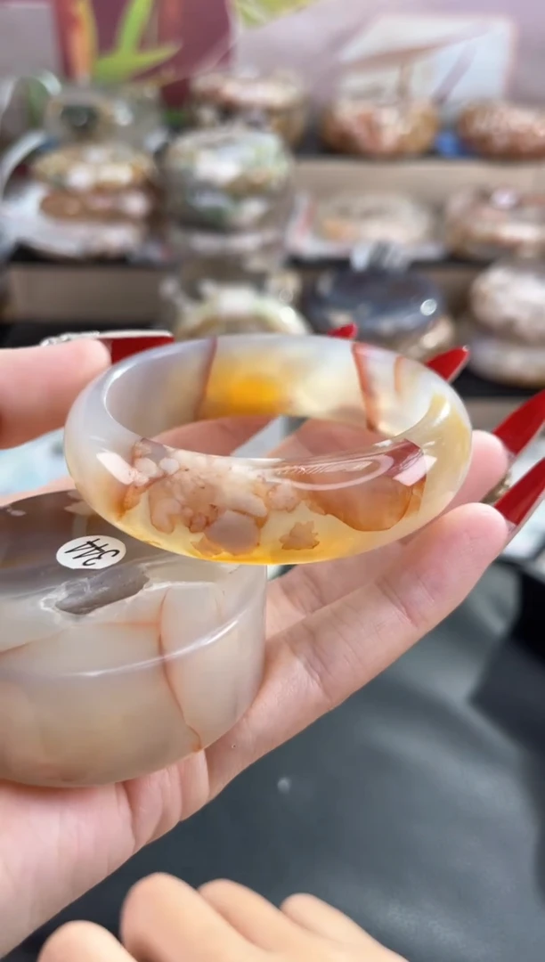 未镶嵌手镯石英质玉54