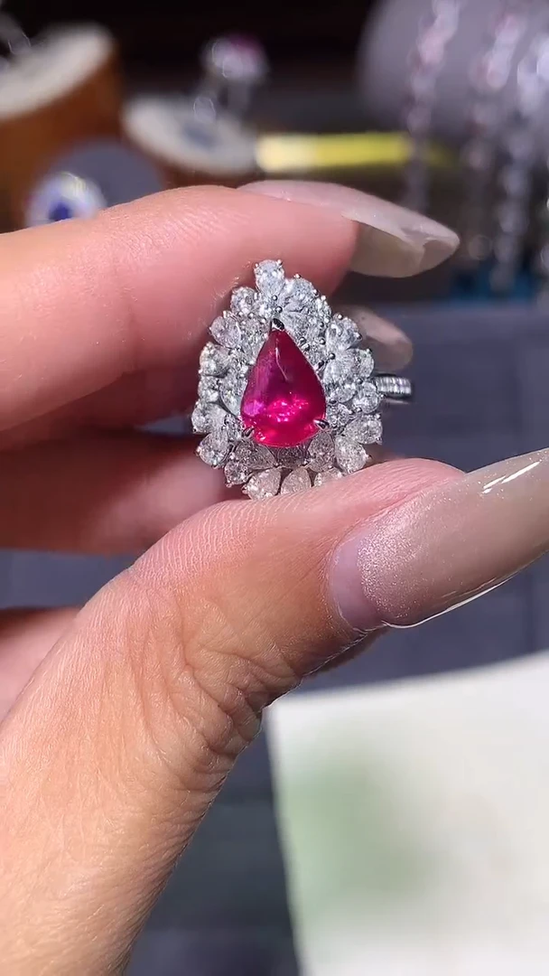 18K金镶嵌戒指红宝石2.02ct