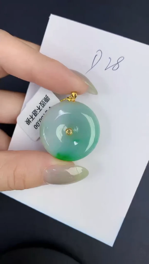 翡翠18K金镶嵌颈饰缅甸天然翡翠A货