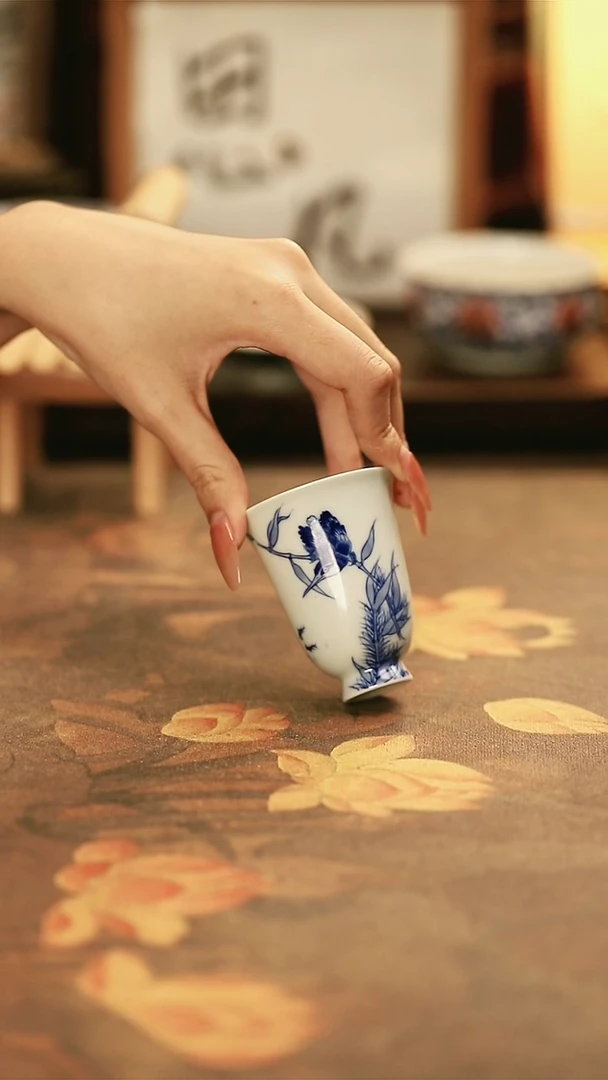 陶瓷青花单翠闻香杯