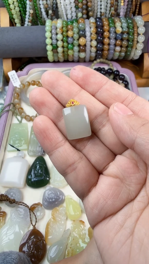 颈饰未镶嵌和田玉1**～吊坠