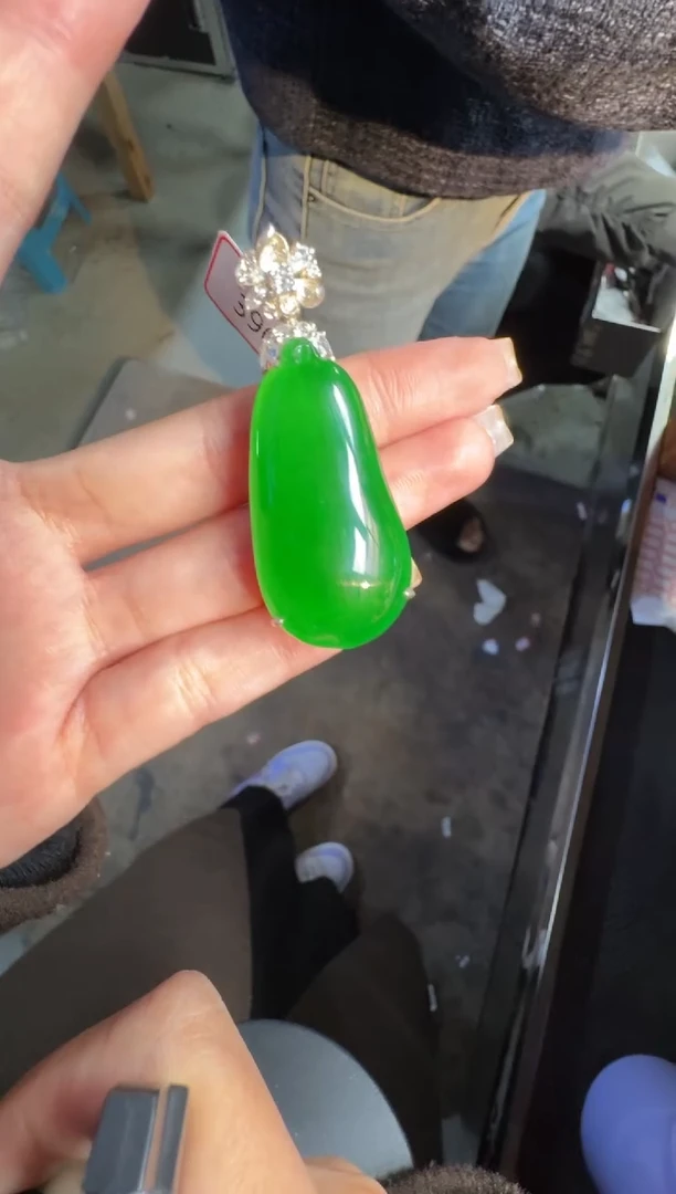 未镶嵌定制翡翠翡翠A货有轻微色差属于正常现象，福瓜多样性发货1