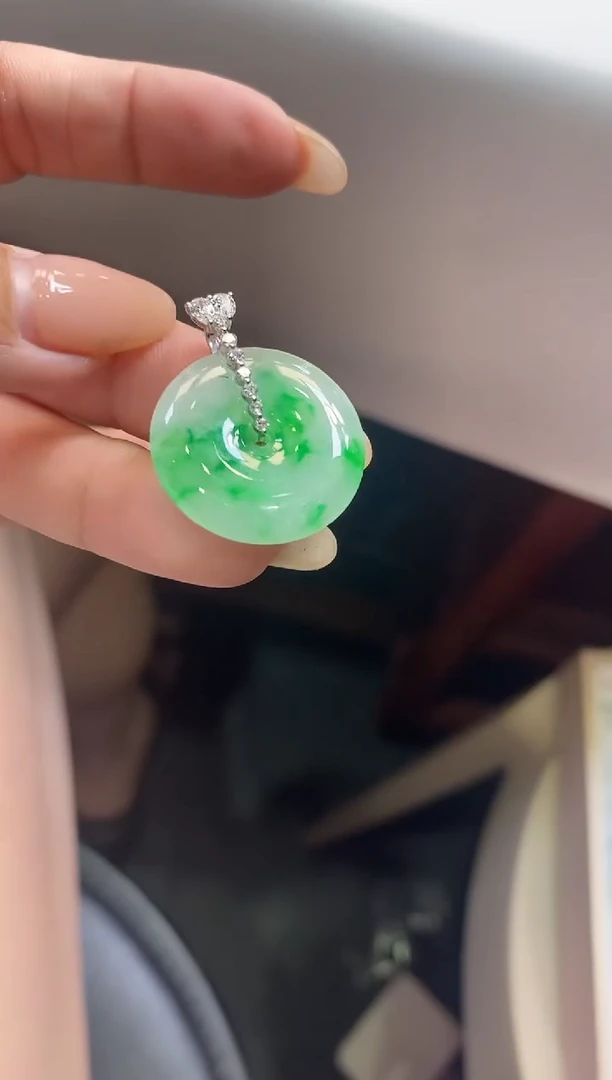 翡翠18K金镶嵌吊坠(不含链)?****?平安扣