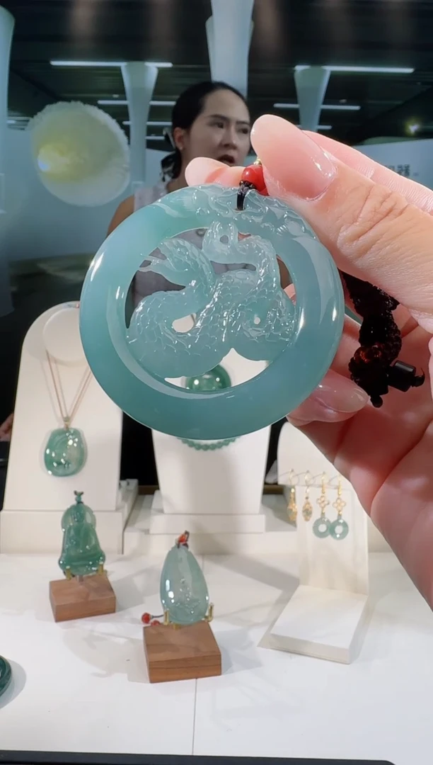 翡翠未镶嵌吊坠(不含链)蛇牌